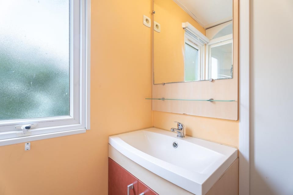 Bathroom, Living room