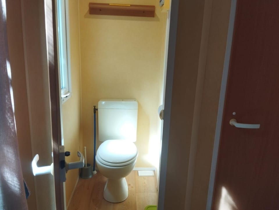 Bathroom, Living room