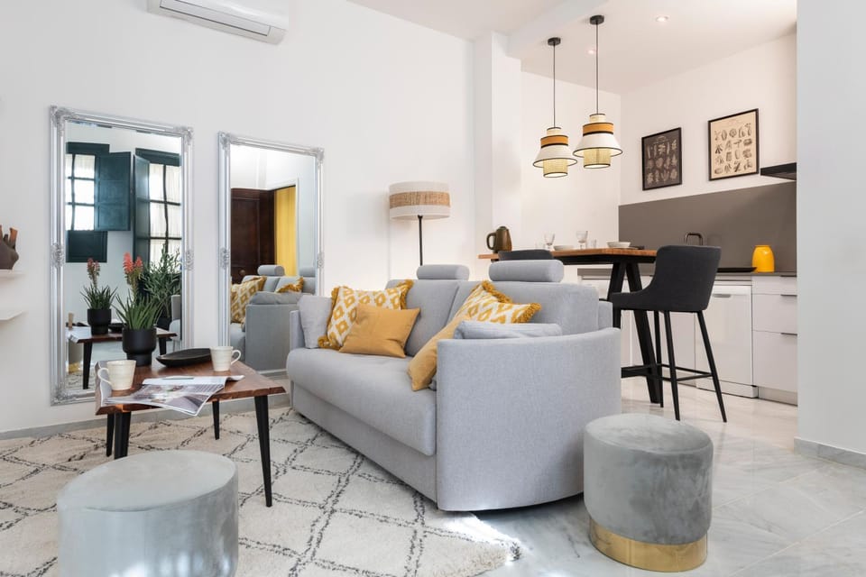 Kitchen or kitchenette, Living room, Seating area, Dining area, stove, kitchen