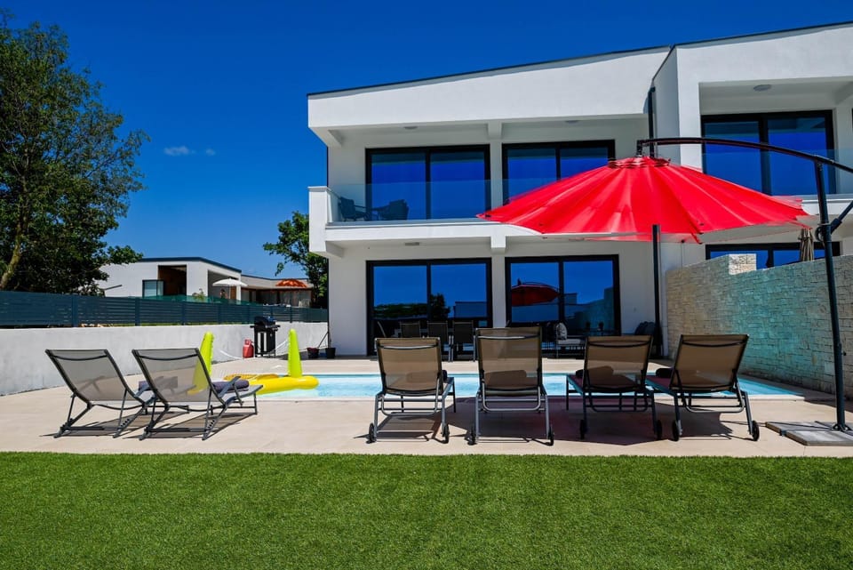 Property building, sunbed