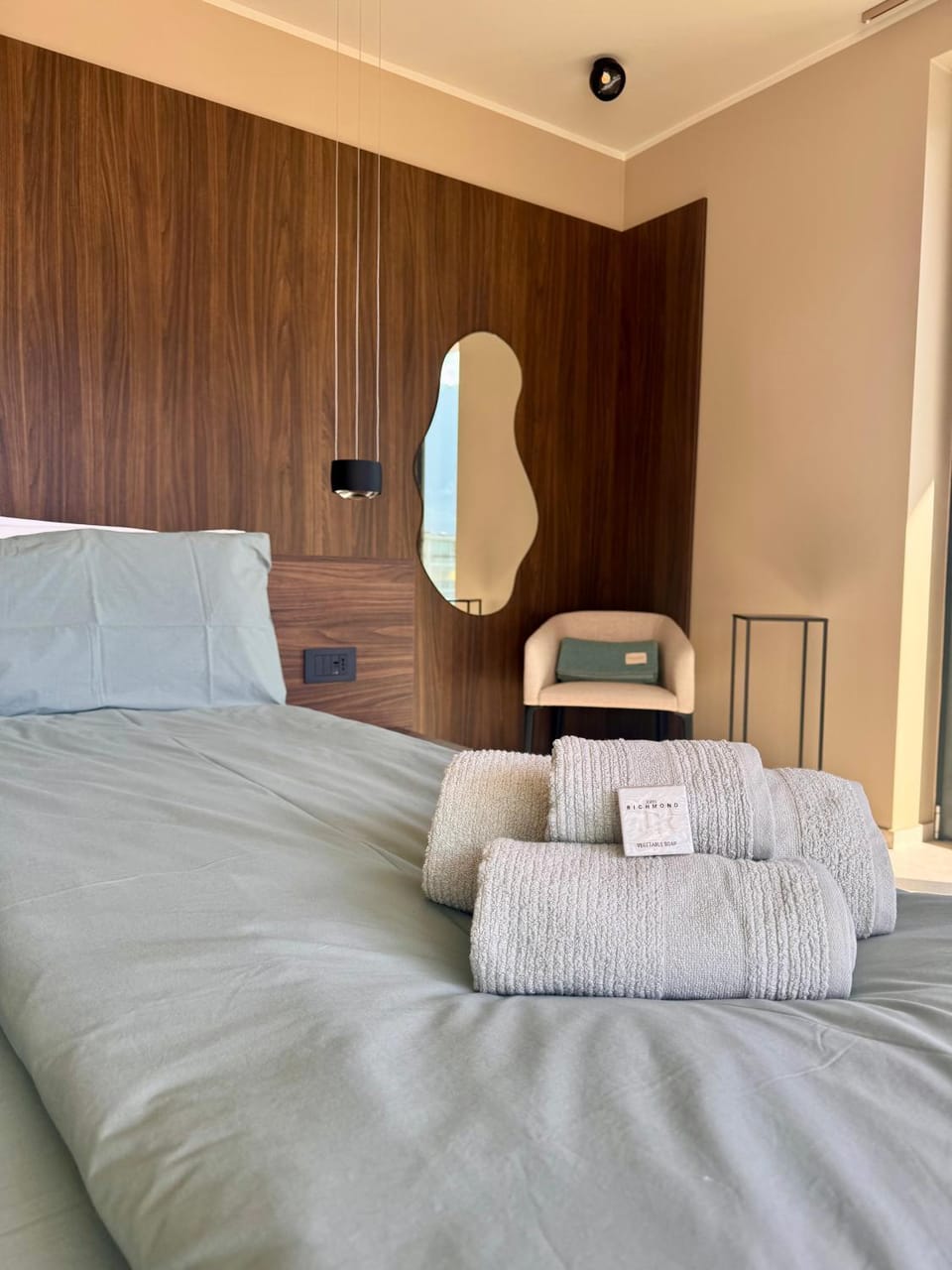 Bed, Photo of the whole room, Bedroom, towels