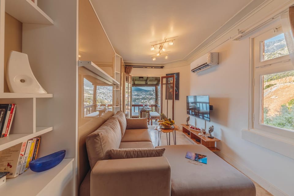 Communal lounge/ TV room, Living room, Seating area