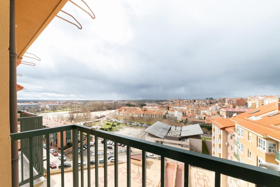 Puente de Hierro Apartment in Zamora
