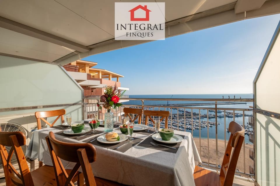 Property building, Balcony/Terrace, Dining area, Sea view