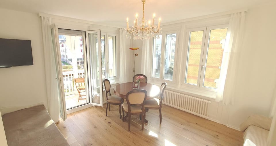 View (from property/room), Balcony/Terrace, Living room, Bedroom, Food