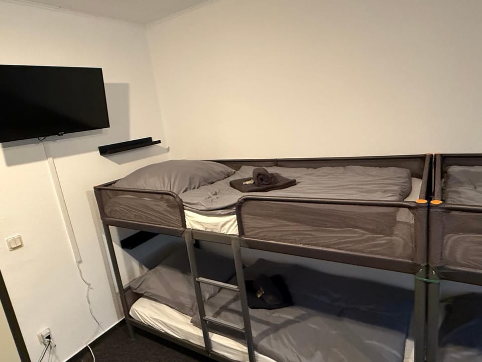 Bedroom, bunk bed
