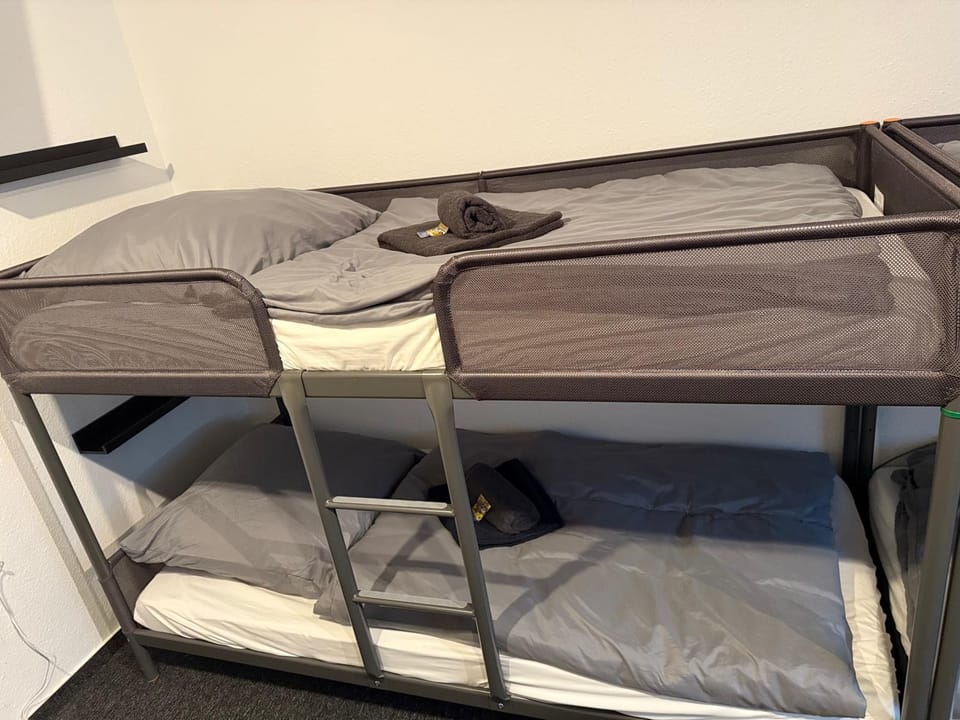 Bedroom, bunk bed