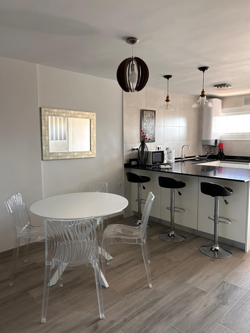 Kitchen or kitchenette, Dining area, minibar, pet friendly, stove