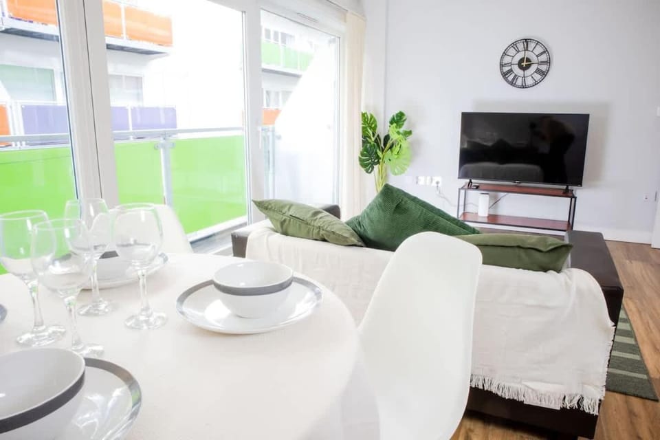 TV and multimedia, Living room, Dining area, Evening entertainment