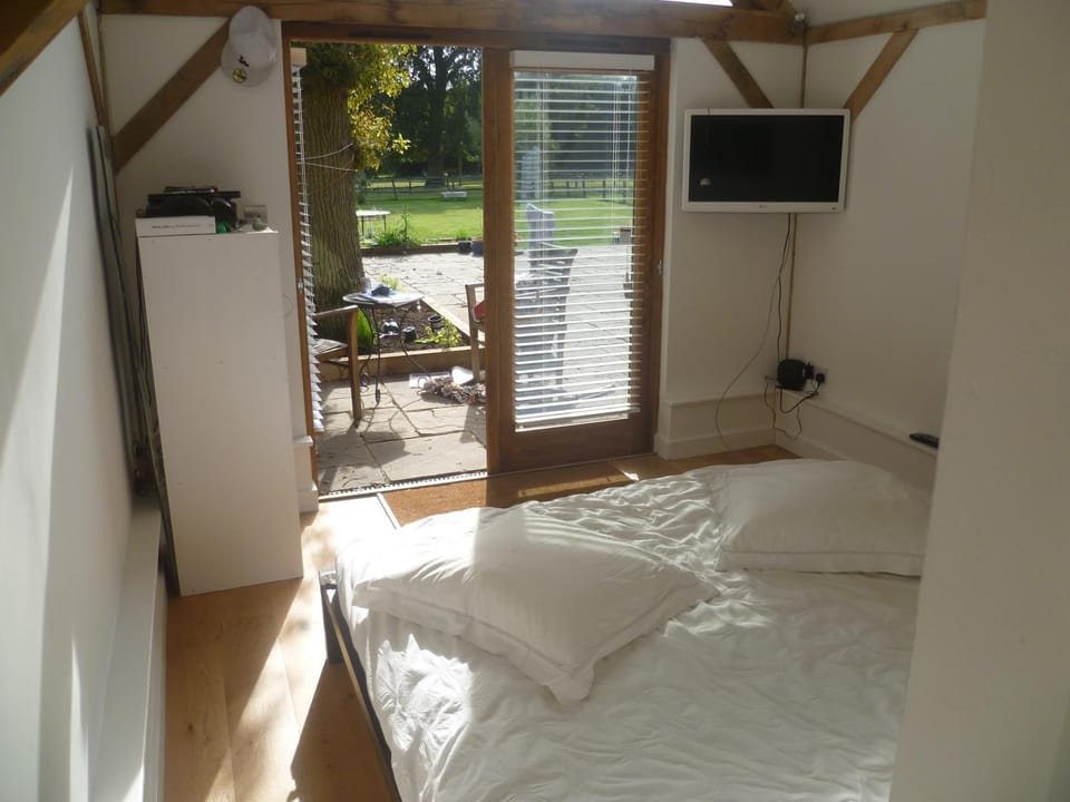 Little Oak - Small Rural Self Contained Oak Barn Unit - Sleeps 2 Apartment in Borough of Waverley