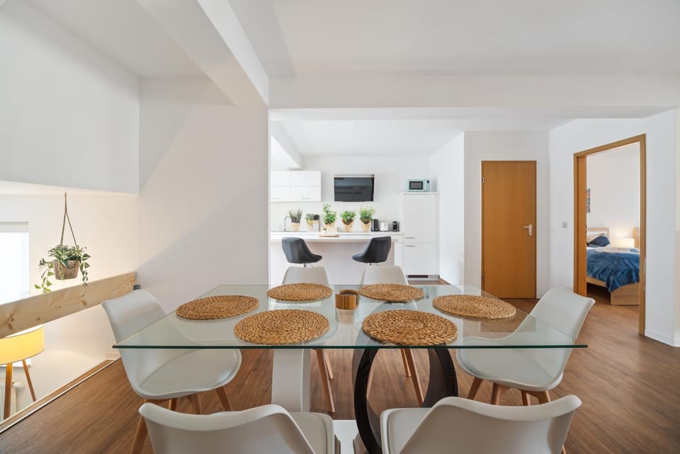 Kitchen or kitchenette, Living room, Seating area, Dining area, minibar