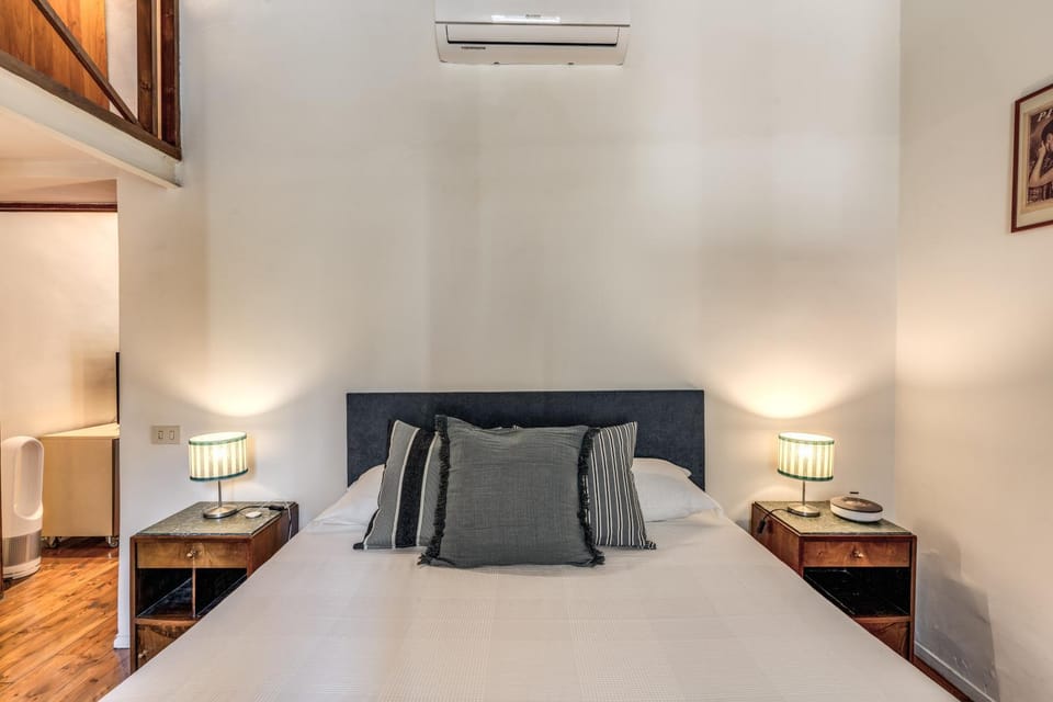 Bed, Photo of the whole room, Bedroom, air conditioner