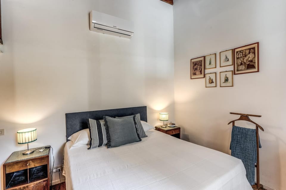 Bed, Photo of the whole room, Bedroom, air conditioner