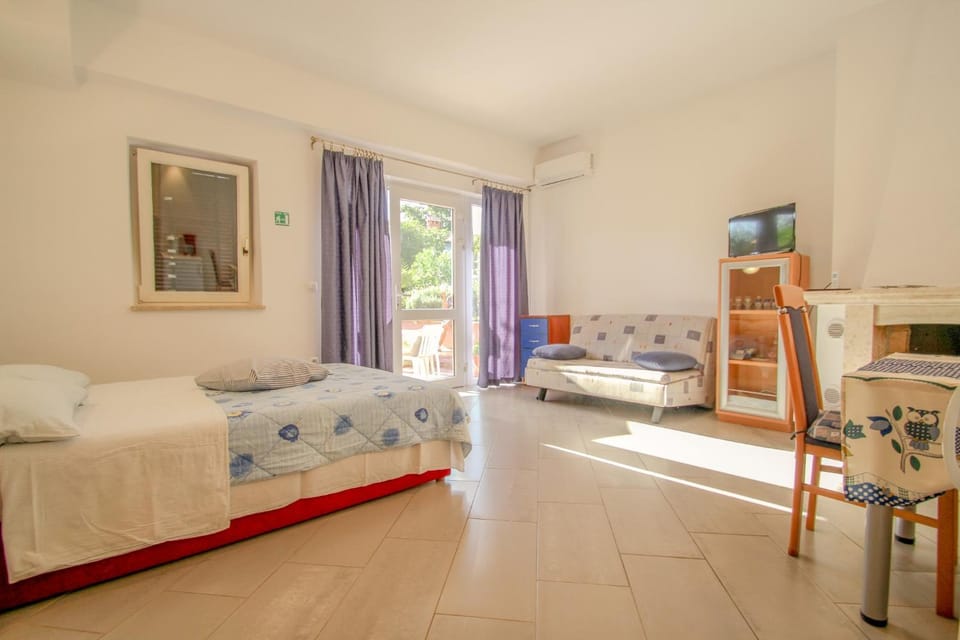 Bed, TV and multimedia