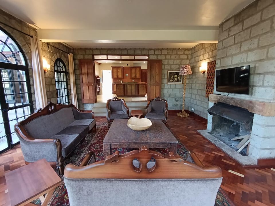 Communal lounge/ TV room, TV and multimedia, Living room, Seating area, flat iron