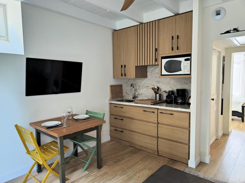 TV and multimedia, Coffee/tea facilities, Kitchen or kitchenette, Dining area, minibar