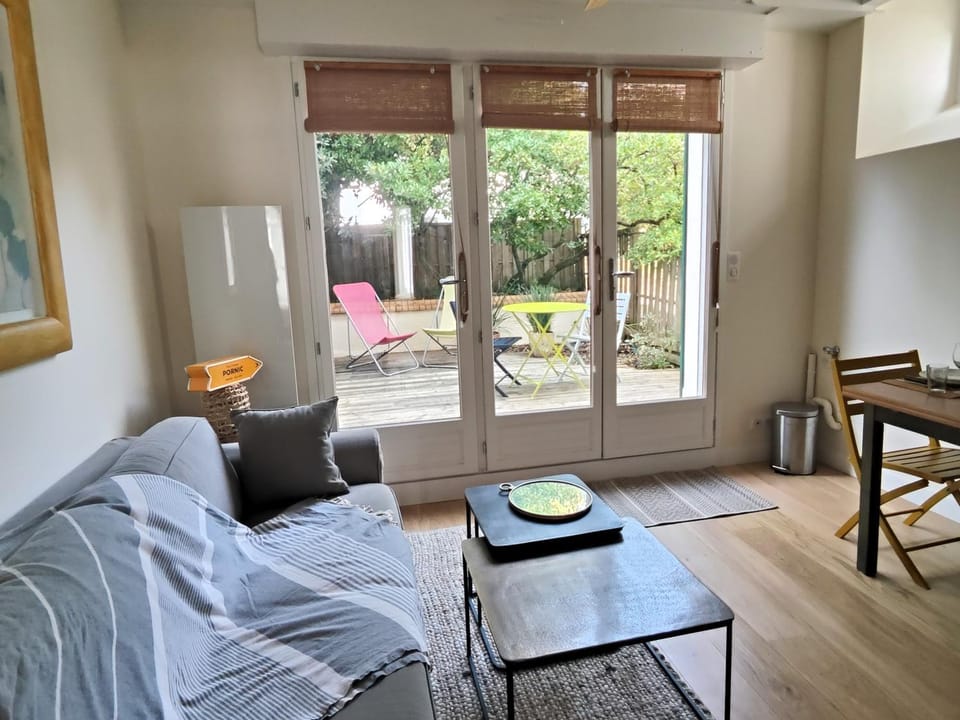 Living room, Dining area, Garden view, fireplace