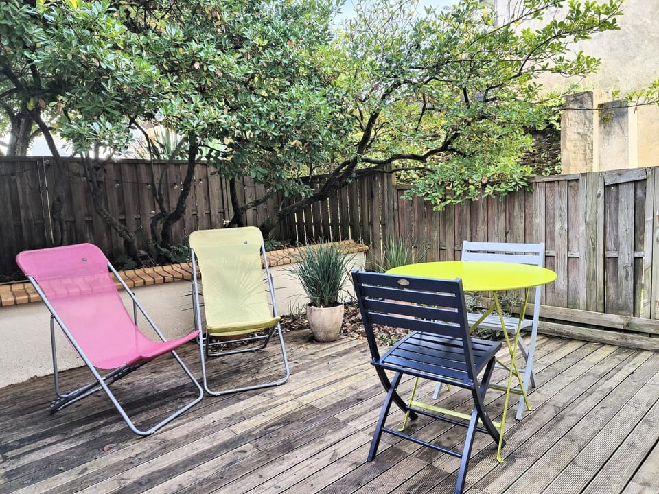 Patio, Spring, Day, Garden, Balcony/Terrace, Dining area, sunbed