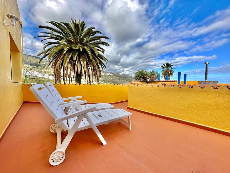 View (from property/room), Balcony/Terrace, sunbed