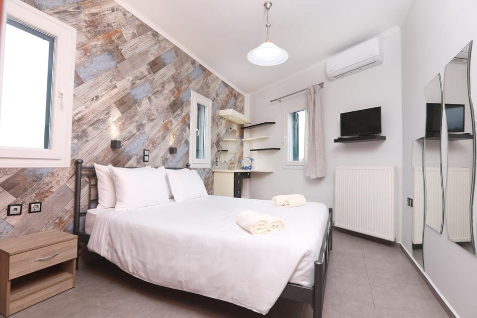 Bed, TV and multimedia, Photo of the whole room, Evening entertainment, Bedroom