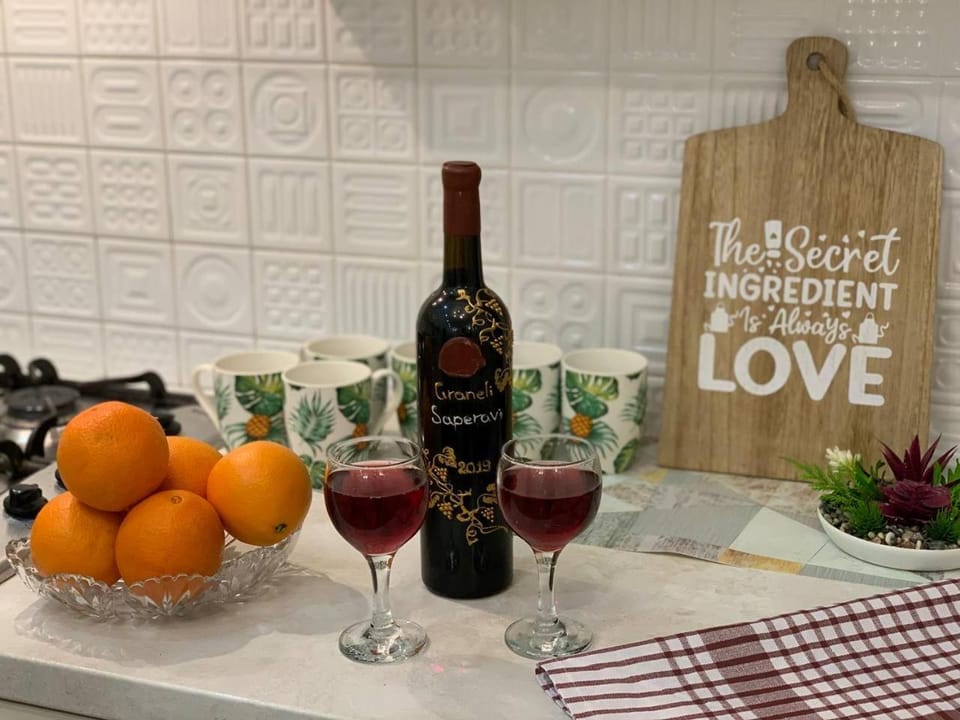 Kitchen or kitchenette, Food and drinks, kitchen