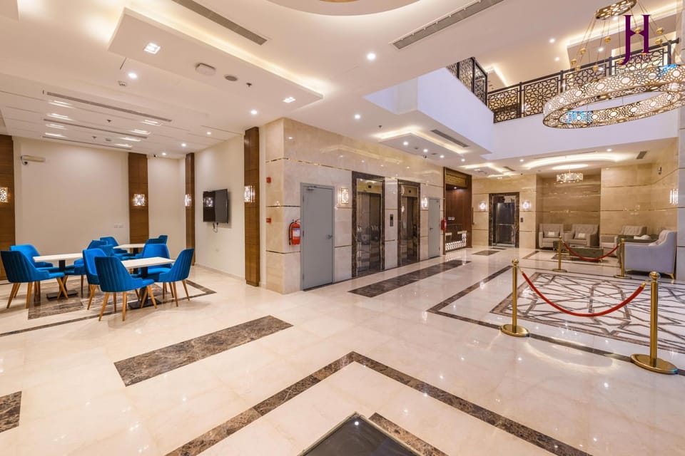 Lobby or reception, Seating area, elevator