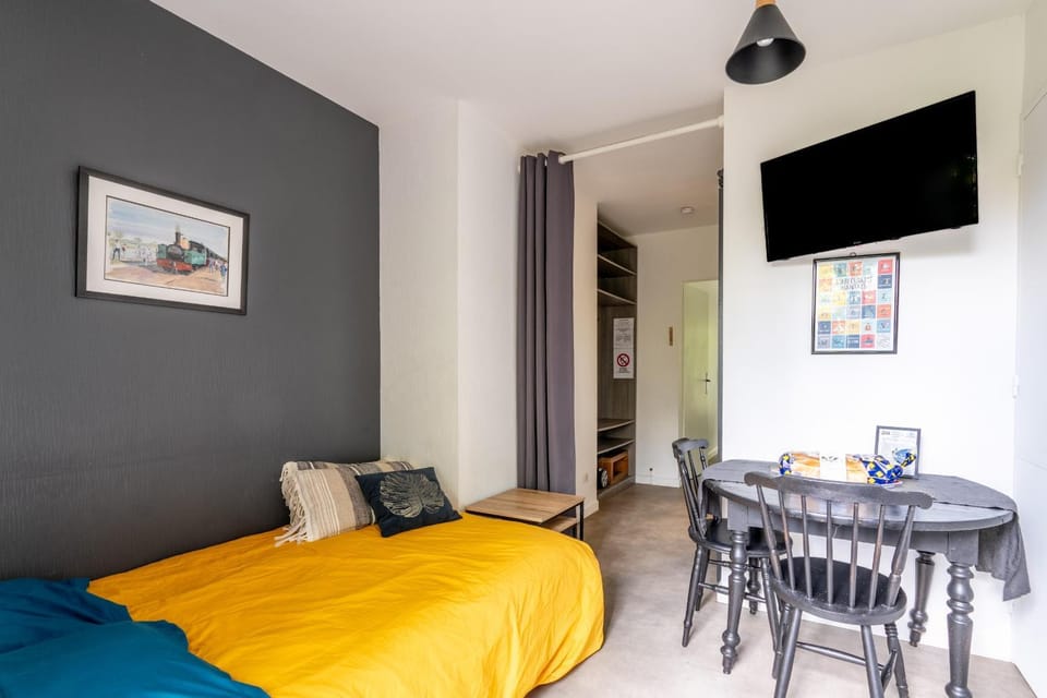 Property building, Living room, Bedroom