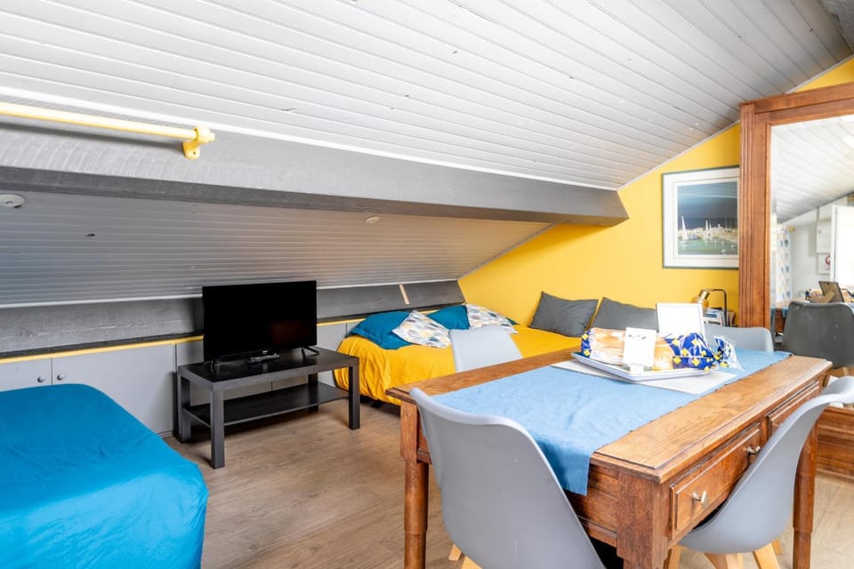 Property building, Living room, Bedroom