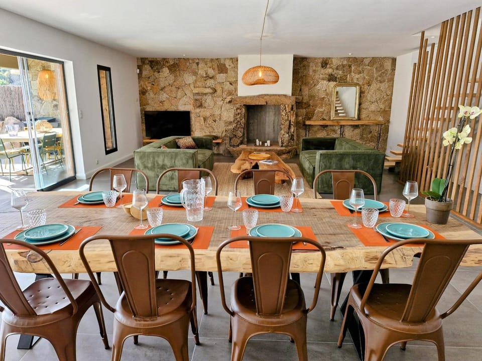 NOUVEAUTE! Magnifique villa à 2 minutes des plus belles plages de la rive sud Villa in Corsica