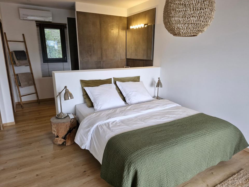 Bathroom, Bedroom