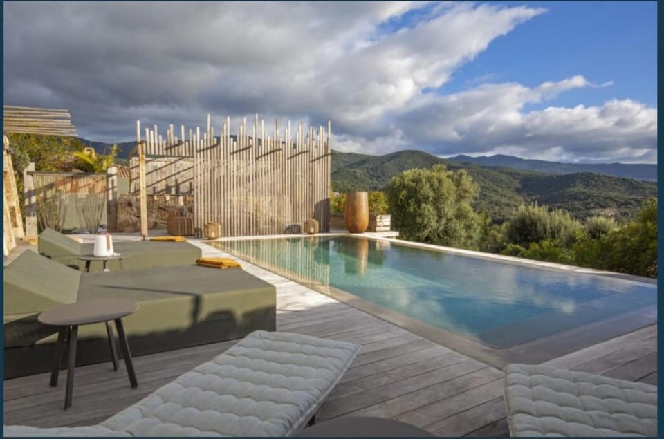 NOUVEAUTE! Magnifique villa à 2 minutes des plus belles plages de la rive sud Villa in Corsica