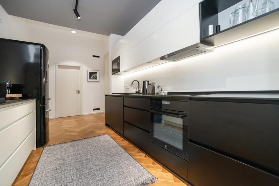 Kitchen or kitchenette, Photo of the whole room, oven, stove