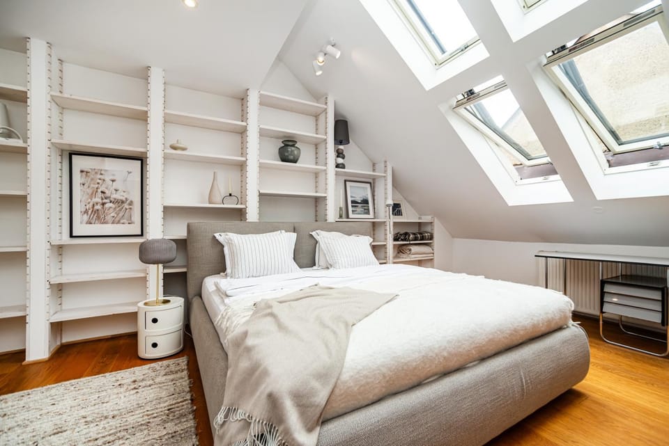 Bed, Photo of the whole room, Bedroom, air conditioner
