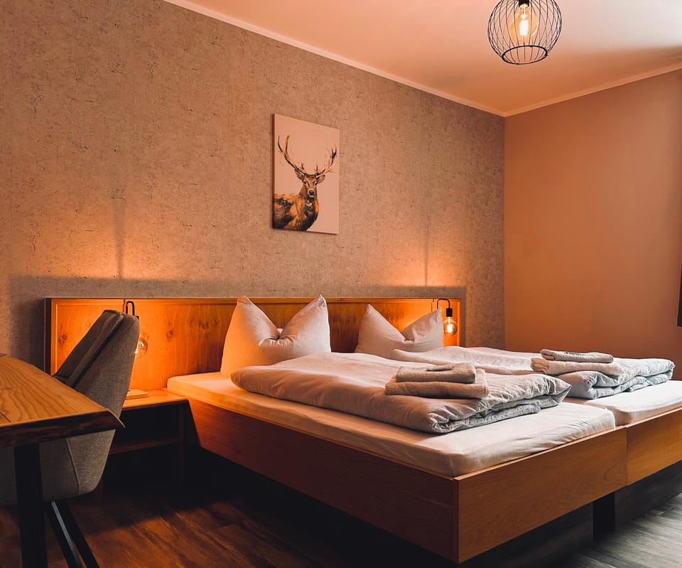 Bed, Photo of the whole room, towels
