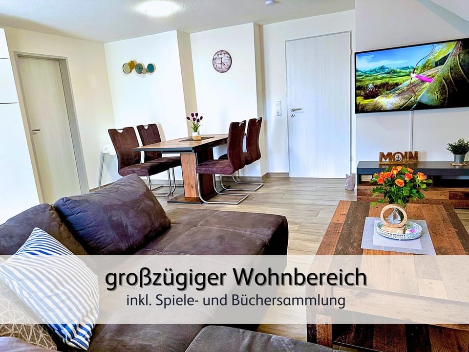 Communal lounge/ TV room, Spring, Winter, Summer, Game Room, TV and multimedia, Living room, Photo of the whole room, Dining area, Autumn, Family, Family
