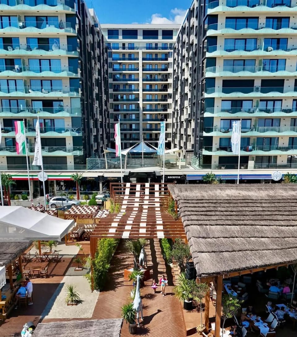 Evelina Studio-Endless Summer Mamaia Nord Apartaments Apartment in Constanța County