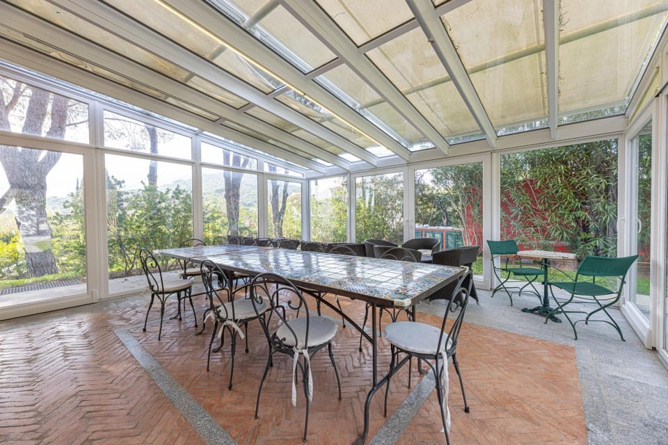 Patio, Day, Garden, Dining area, Garden view