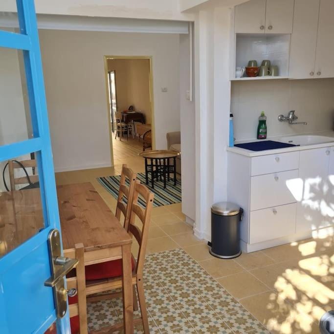 Bright, quiet charming getaway ideally located Apartment in Jerusalem
