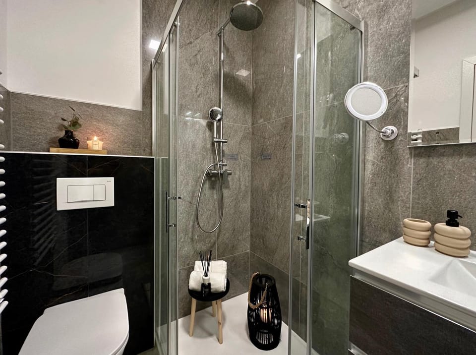 Shower, Bathroom, towels