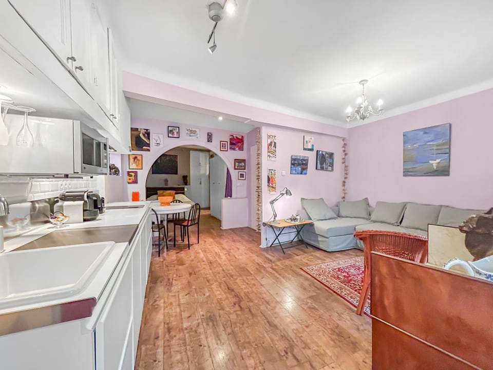 TV and multimedia, Kitchen or kitchenette, Living room, oven, stove