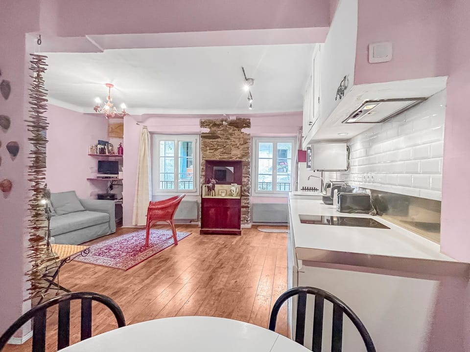 Kitchen or kitchenette, Living room