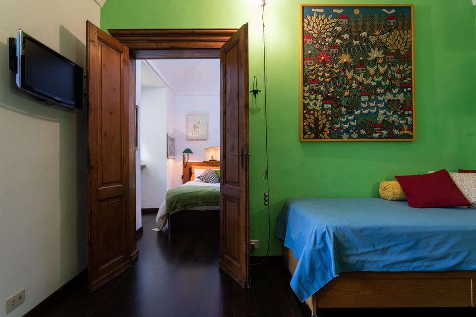Bed, TV and multimedia, Bedroom