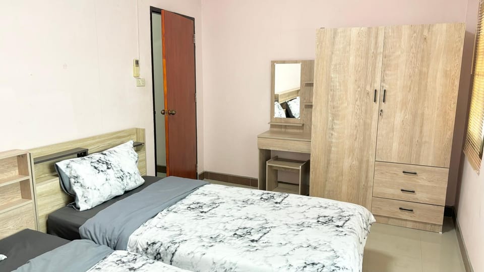 Bed, Bedroom, wardrobe