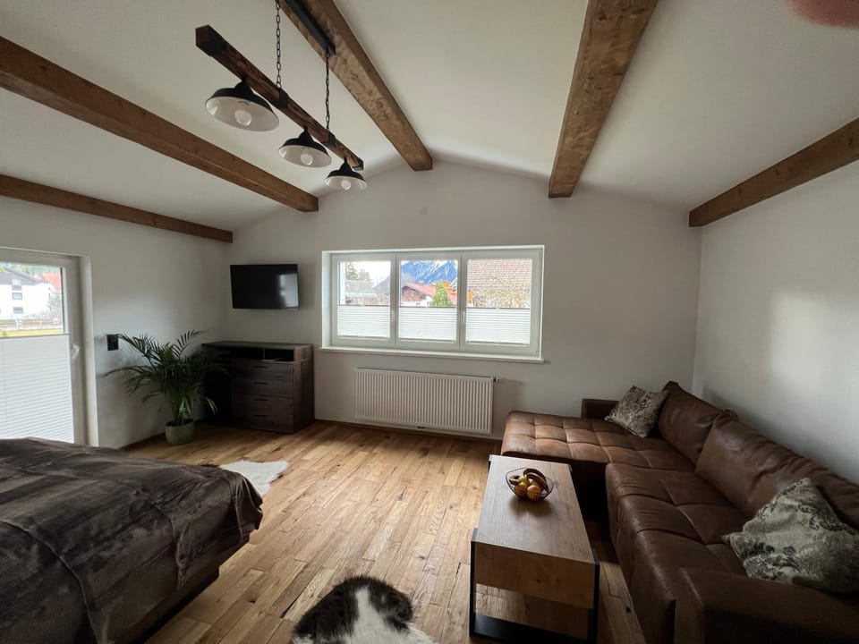 TV and multimedia, Photo of the whole room, Seating area, Mountain view