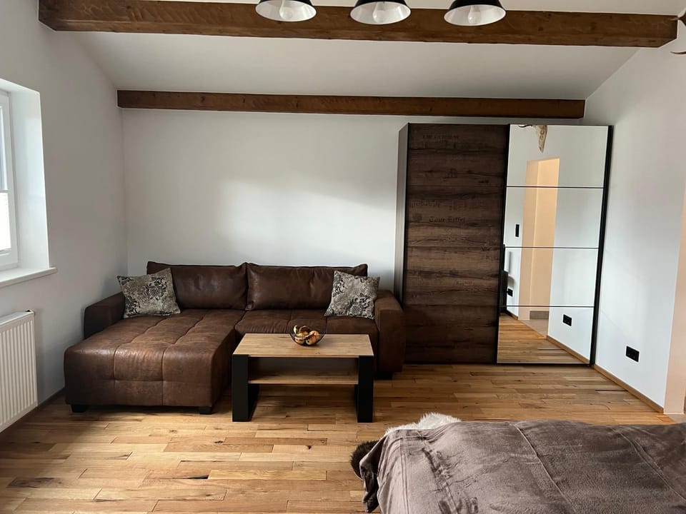 Photo of the whole room, Seating area