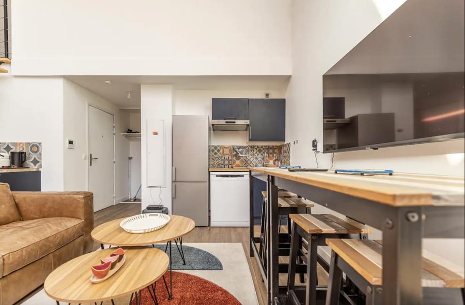 TV and multimedia, Kitchen or kitchenette, Living room, Seating area, Dining area, dishwasher, minibar, oven, stove, air conditioner