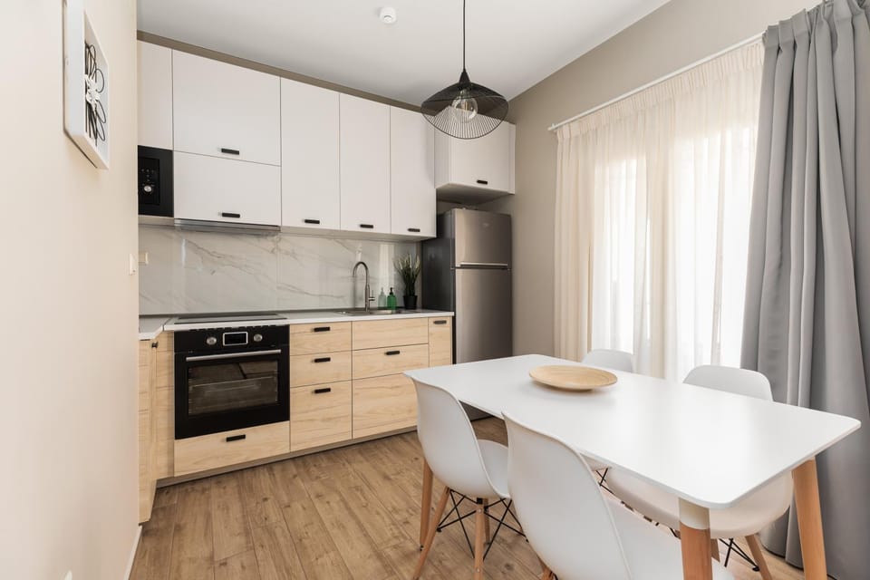 Kitchen or kitchenette, Dining area, minibar, pet friendly, stove, toaster