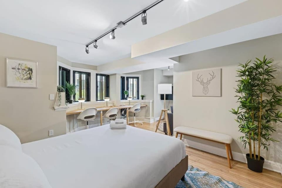 M11 Heritage Mansion 1BR unit in heart of MTL Apartment in Montreal
