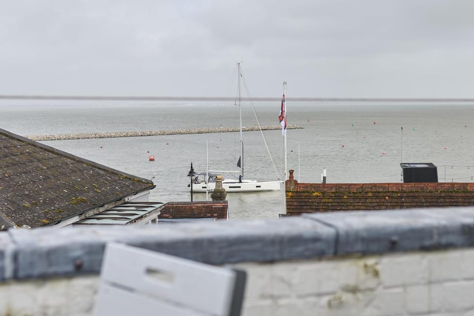 West Cowes Penthouse Apartment in England