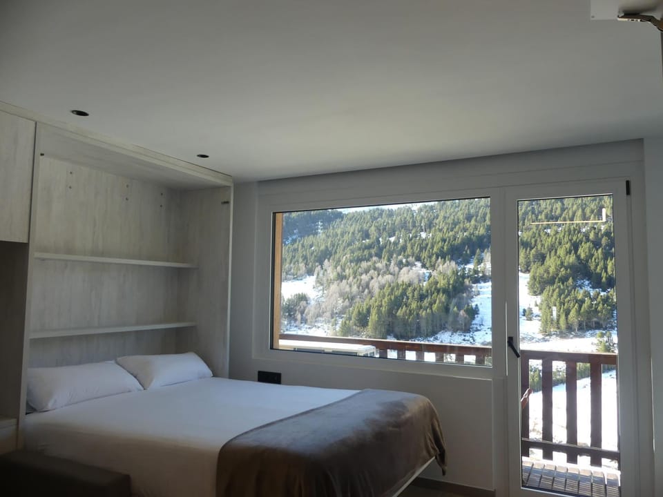 Bed, Mountain view